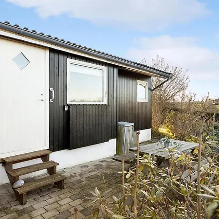 1 Bedroom Nice In Hyllinge Kirke-Hyllinge